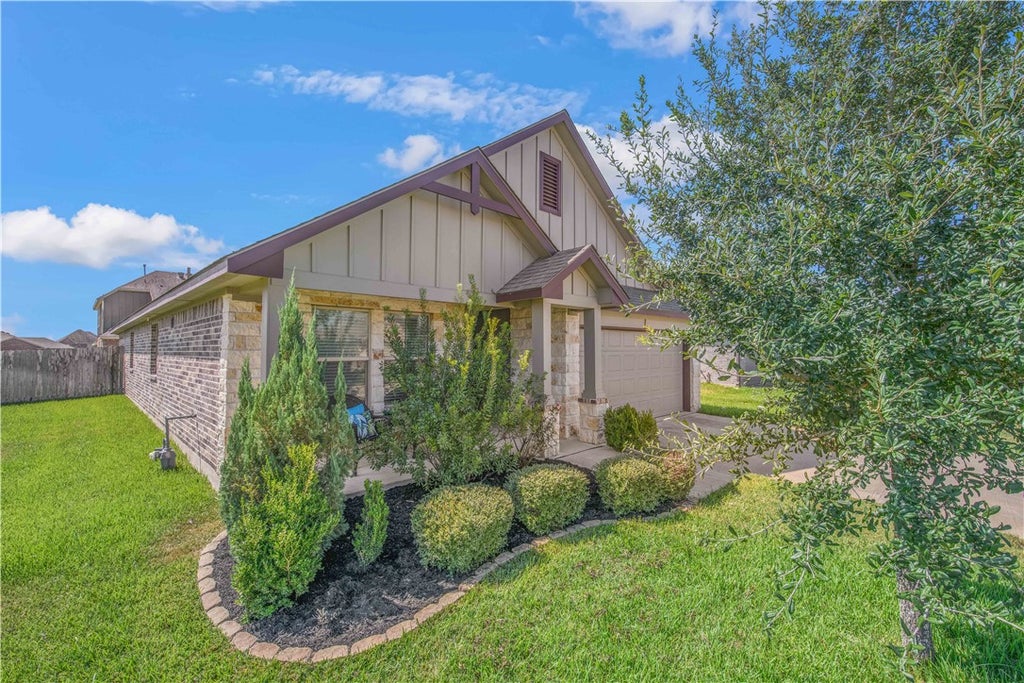 Photo of 7713 Bunker Drive, Navasota, TX 77868 (MLS # 26011331)