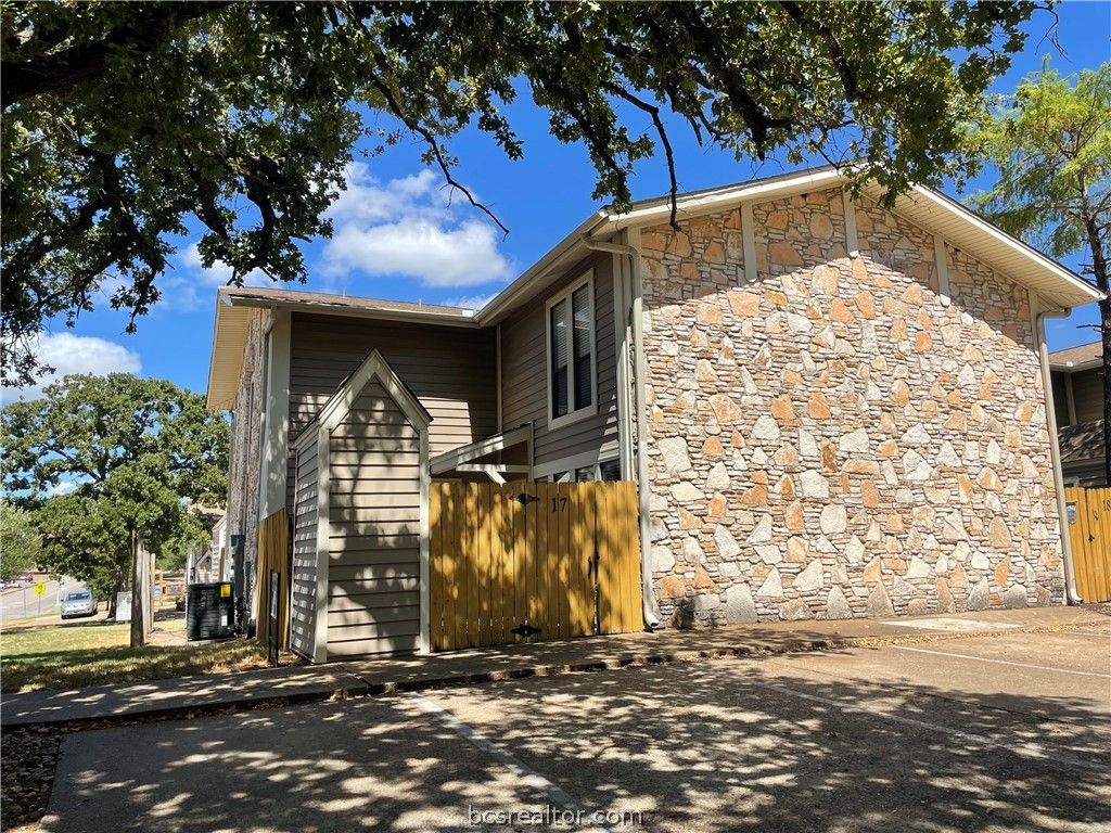 Photo of 2101 Barak #17 Lane, Bryan, TX 77802 (MLS # 26001570)
