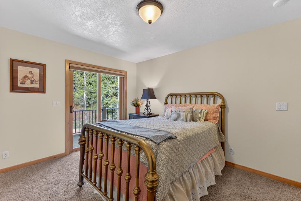 The second guest room with access to the balcony.