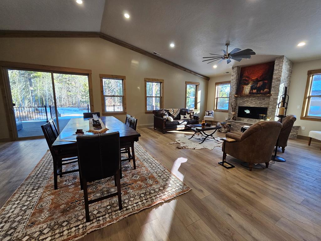 Living/dining & outdoor dining areas