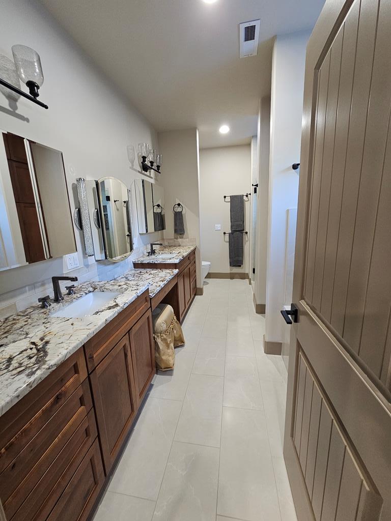 Primary ensuite bathroom.