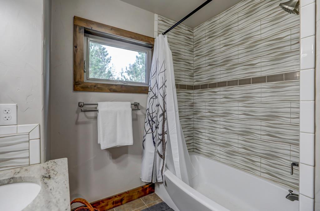 3rd Floor Full Bathroom