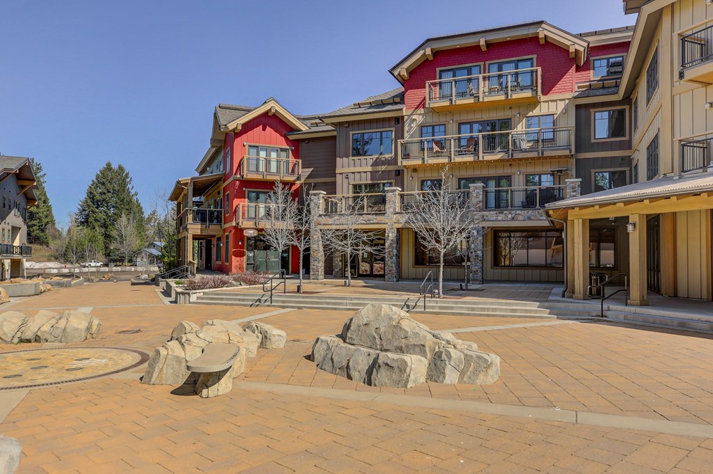 Alpine Village Courtyard