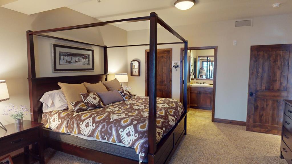 Upstairs En-Suite Bedroom