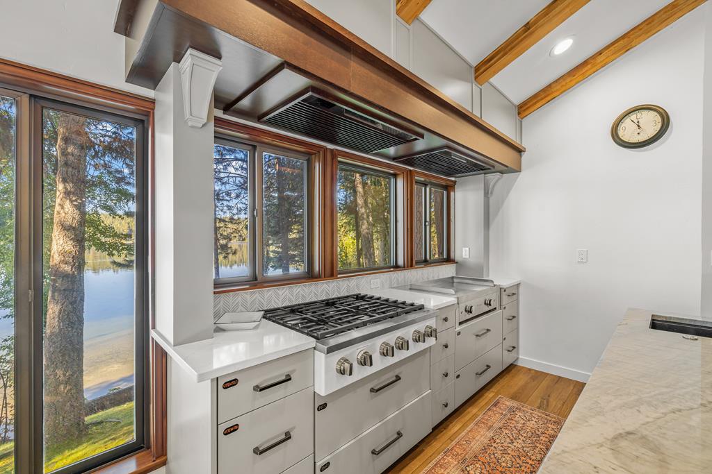 You'll enjoy preparing meals here.