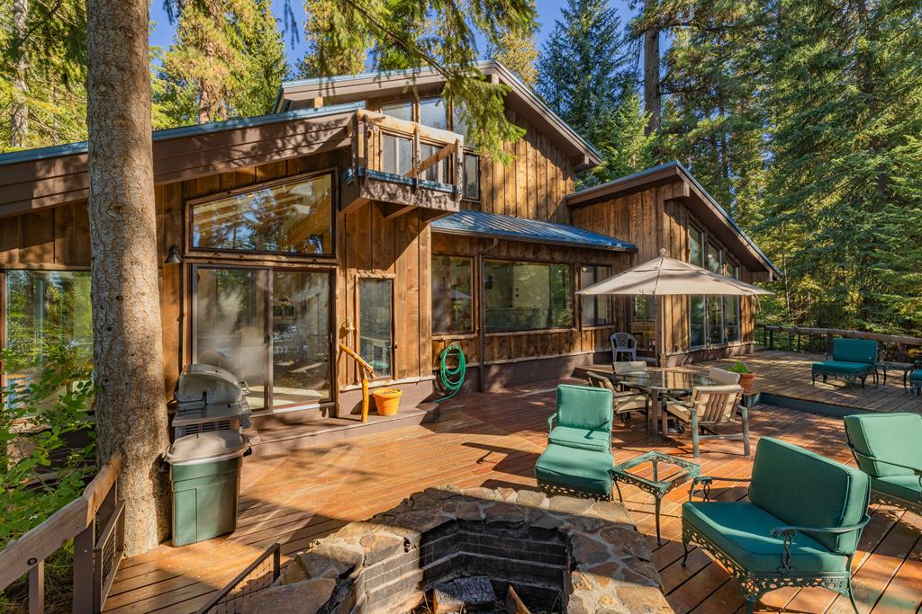 Back deck. , Imagine hanging the towels out to dry after a day on the water then relaxing here with a meal and a beverage while the day is winding down.