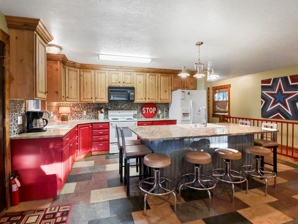 kitchen w/ tile floor