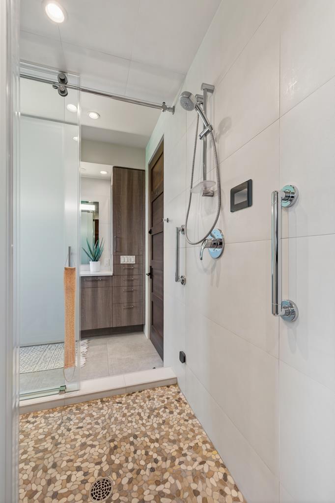 Main Level Master Suite Shared Shower