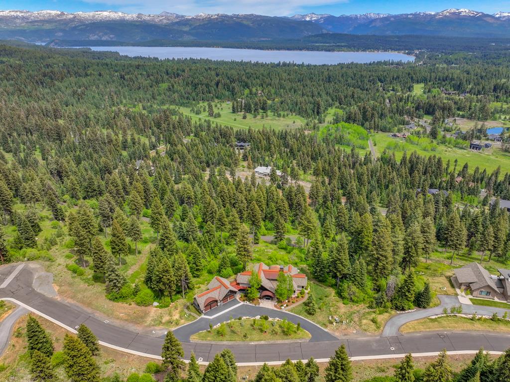 Amazing Payette Lake & Moutain Views , Aster Court is a quiet Cul-De-Sac on the North Side of the Subdivision. No Home can be seen from any of the rooms facing East giving the residents of this home a lot of privacy.