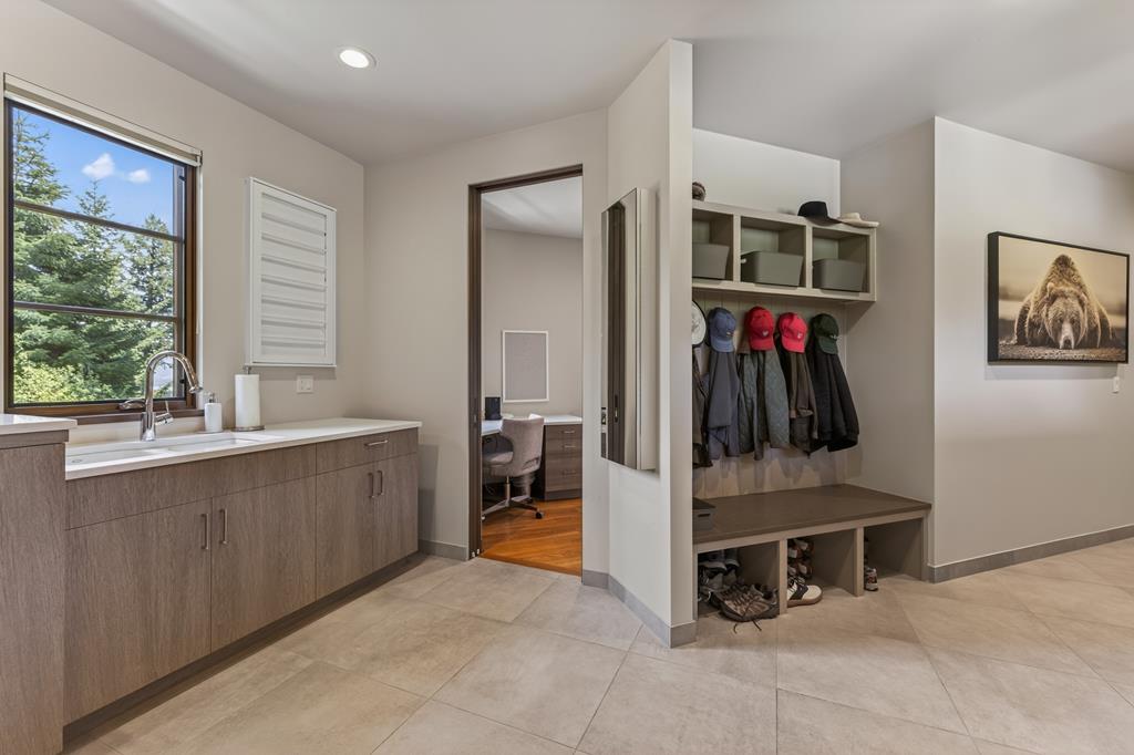 Main Level Mud Room