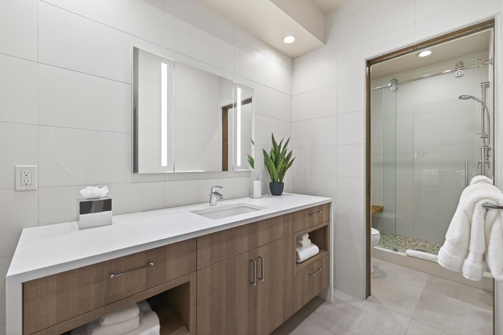 Bunk Room Bathroom shared with Entertainment Area
