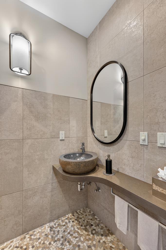 Main Level 1/2 Bath
