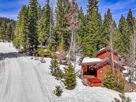 Photo of 87 Clearwater Court, Donnelly, ID 83615 (MLS # 543797)