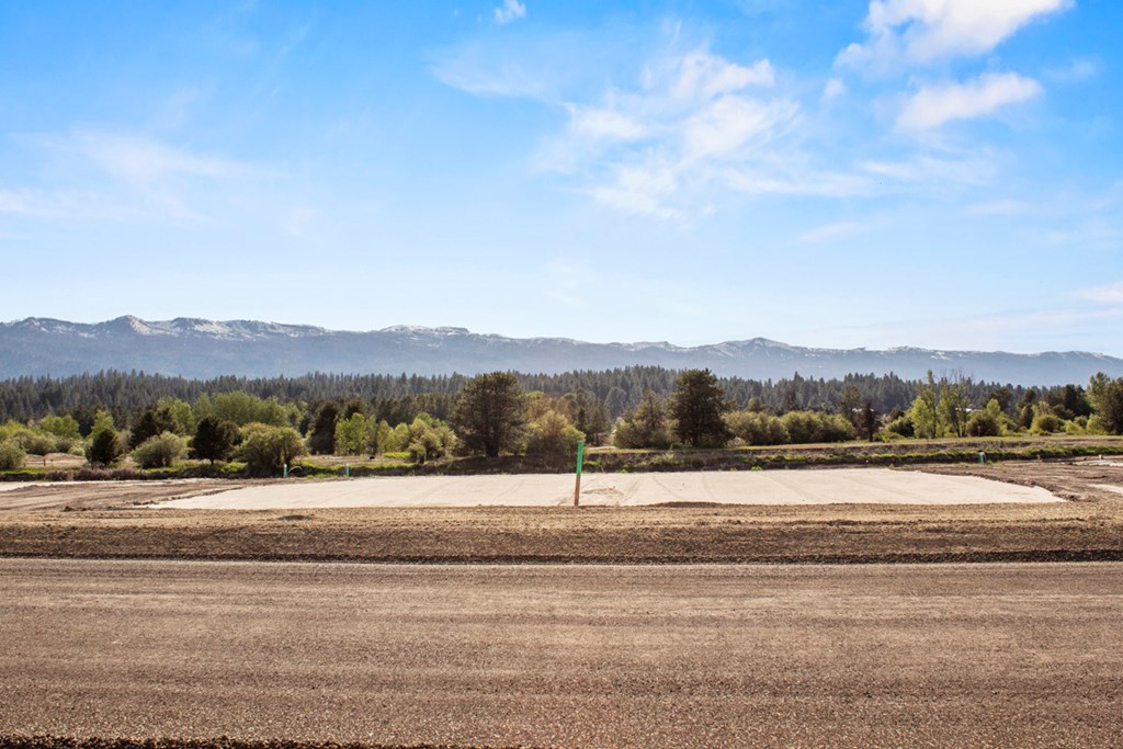 Level Pad Site With Sewer & Water
