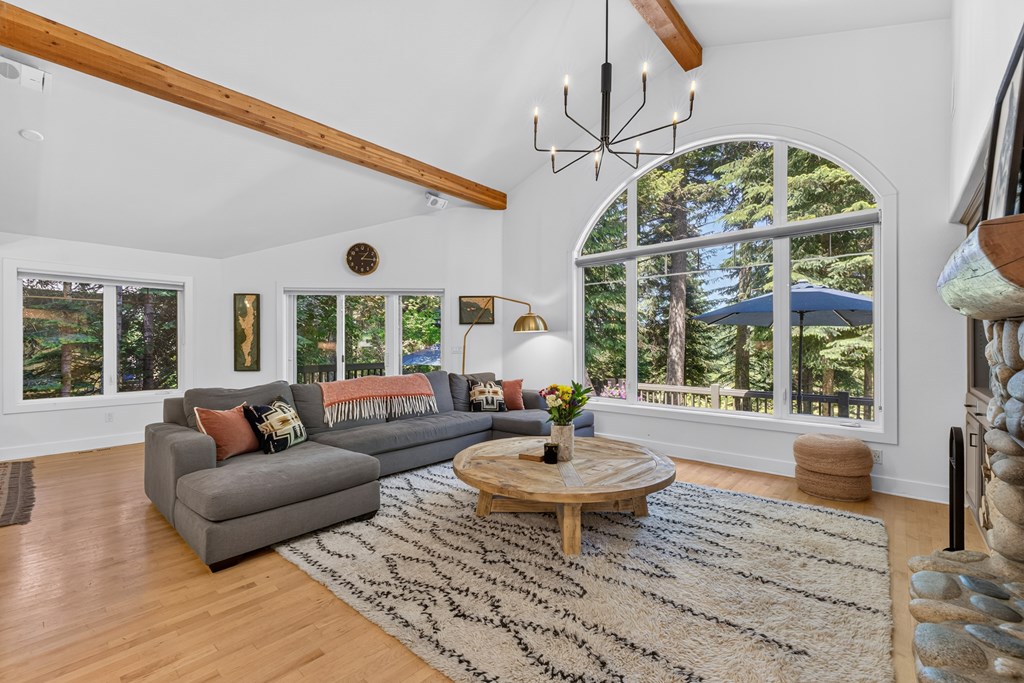 Expansive Livingroom/Great Room