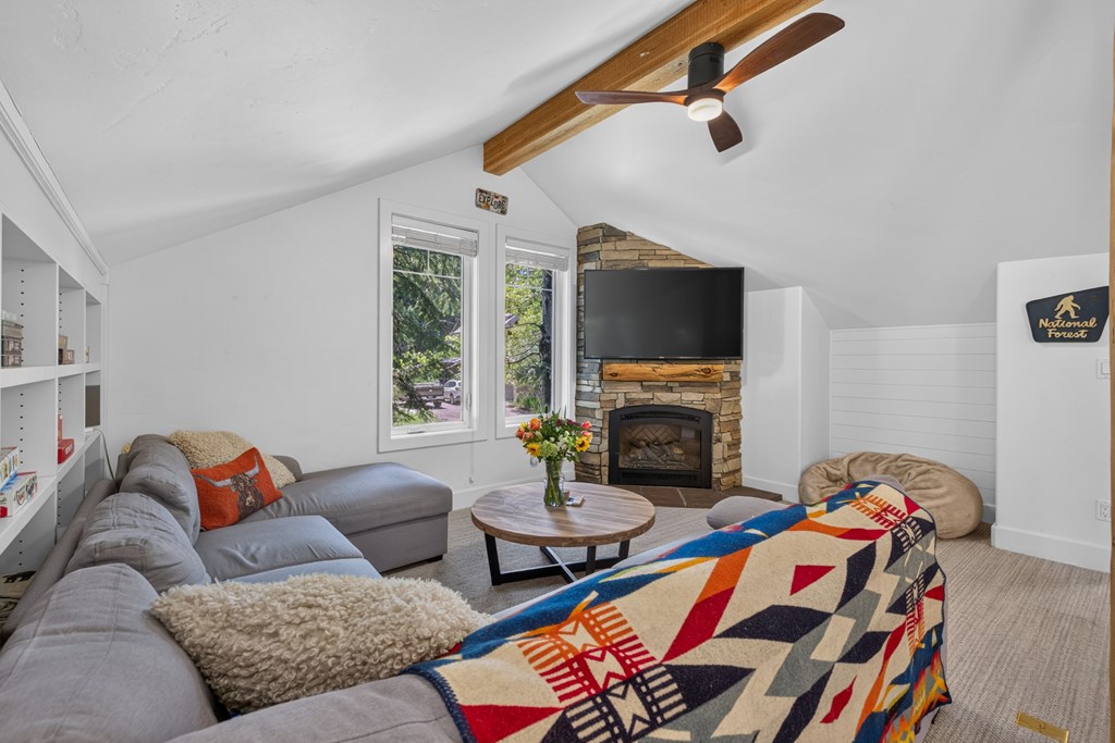 Guest Suite Sitting Area