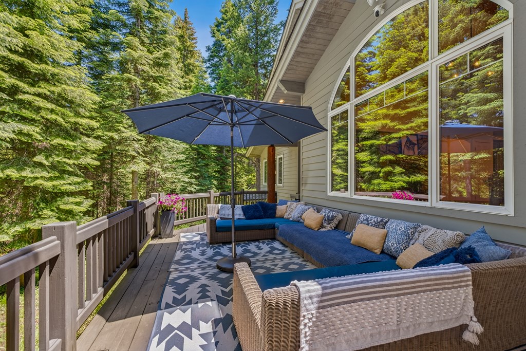Spacious Back Deck