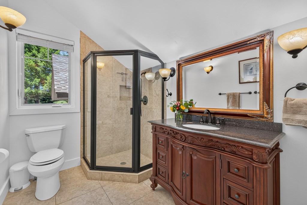 Guest Suite Private Bathroom