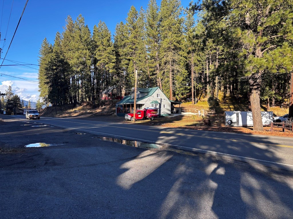 Only Minutes to Payette Lake