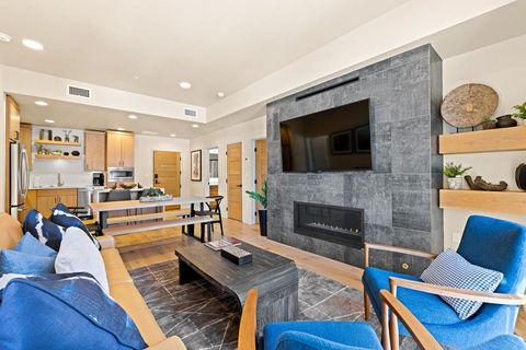 Photo of 780 Village Drive #412, Donnelly, ID 83615 (MLS # 542431)