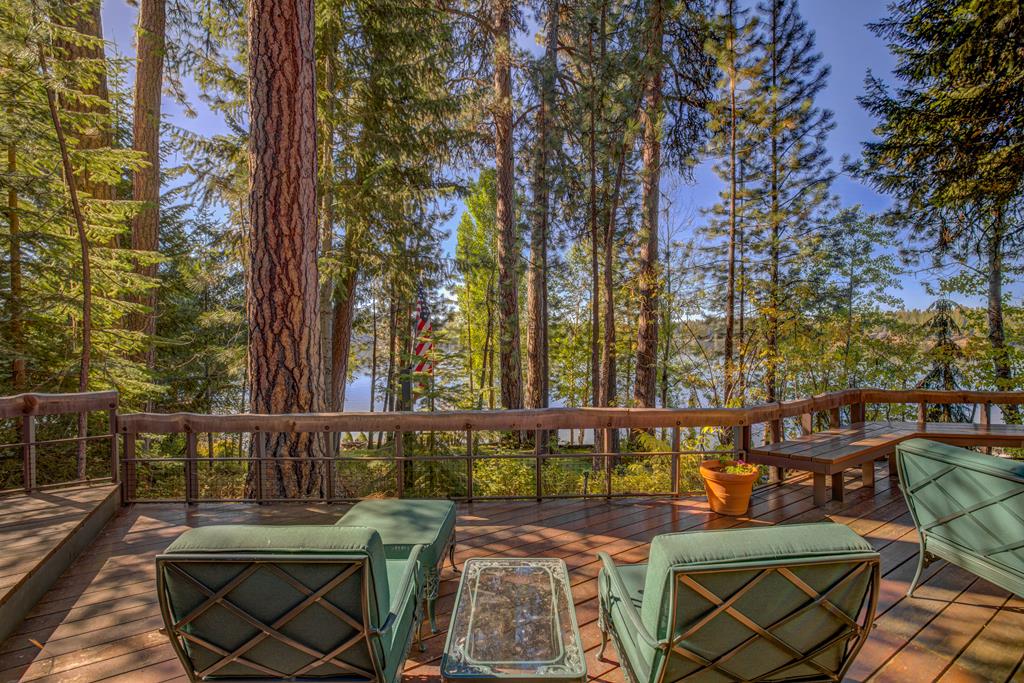Panoramic lake views.