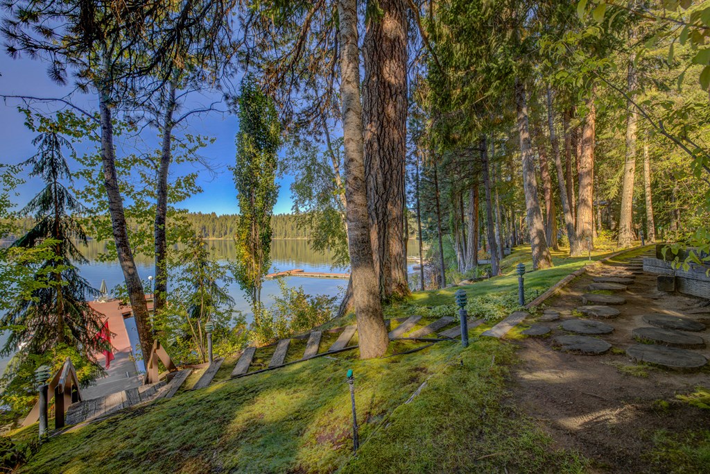 Another set of stairs to the lake.