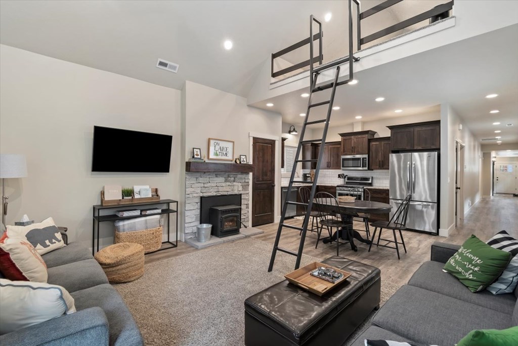 Loft Area with Easy removable ladder