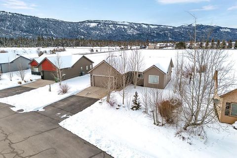 Photo of 35 Moore Road, Donnelly, ID 83615 (MLS # 544086)