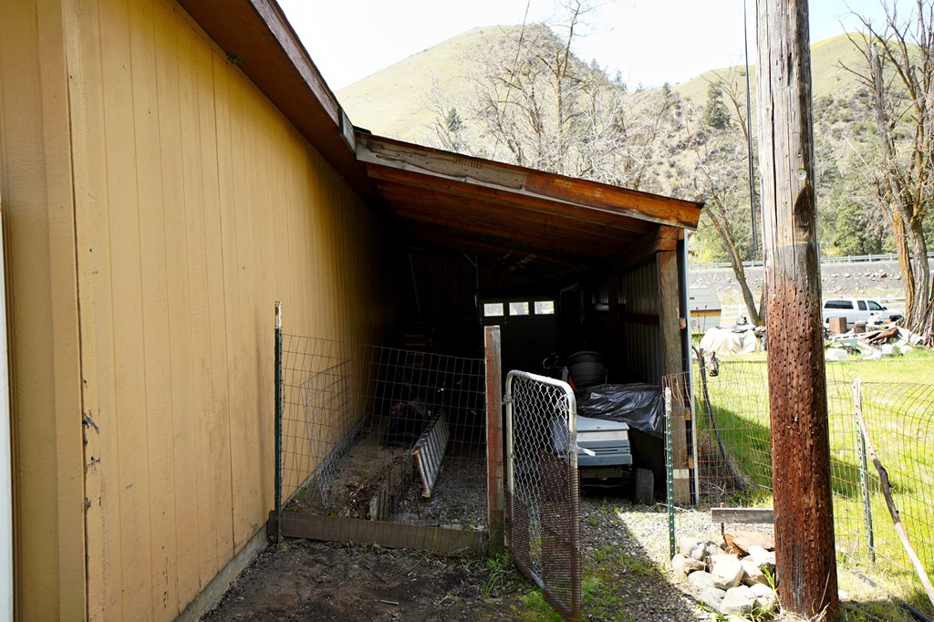 lean- to covered storage