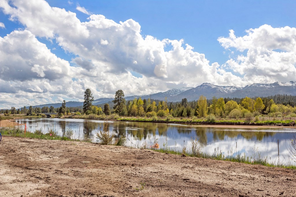 Payette River & Mountain Views