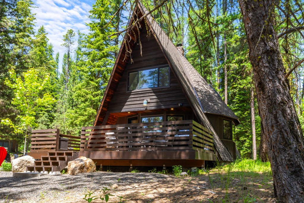 Back of the home features a spacious deck.