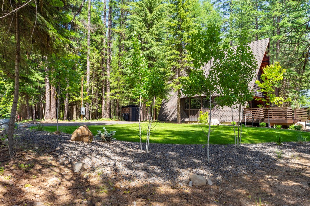 Beautiful landscaping, With perennials, aspens and a mix of firs and pines, the sprinkler system keeps the lawn and landscaping in great condition.
