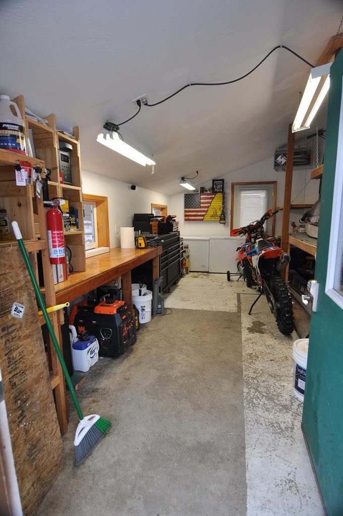 Shop/storage space