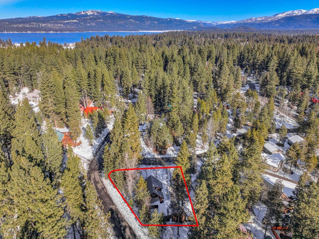 Close to downtown & the lake.