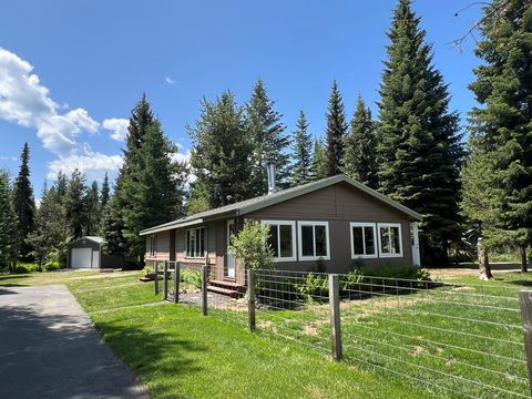 Photo of 106 Forest Place, Donnelly, ID 83615 (MLS # 544244)