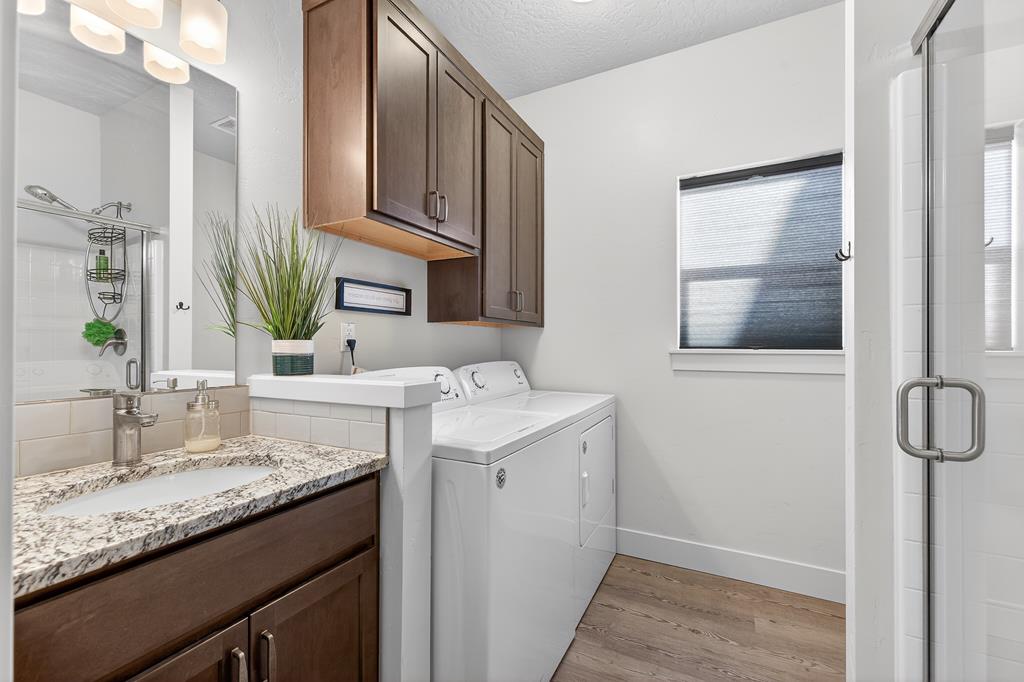 Ground floor bathroom.