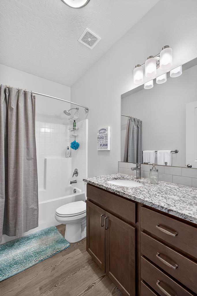 Tub/shower combo in main floor bath.