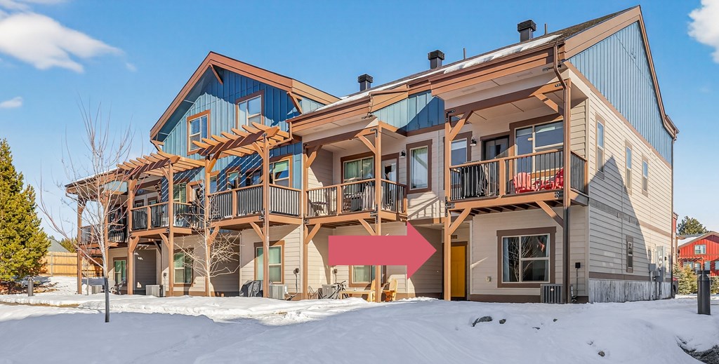 Common area behind the unit.