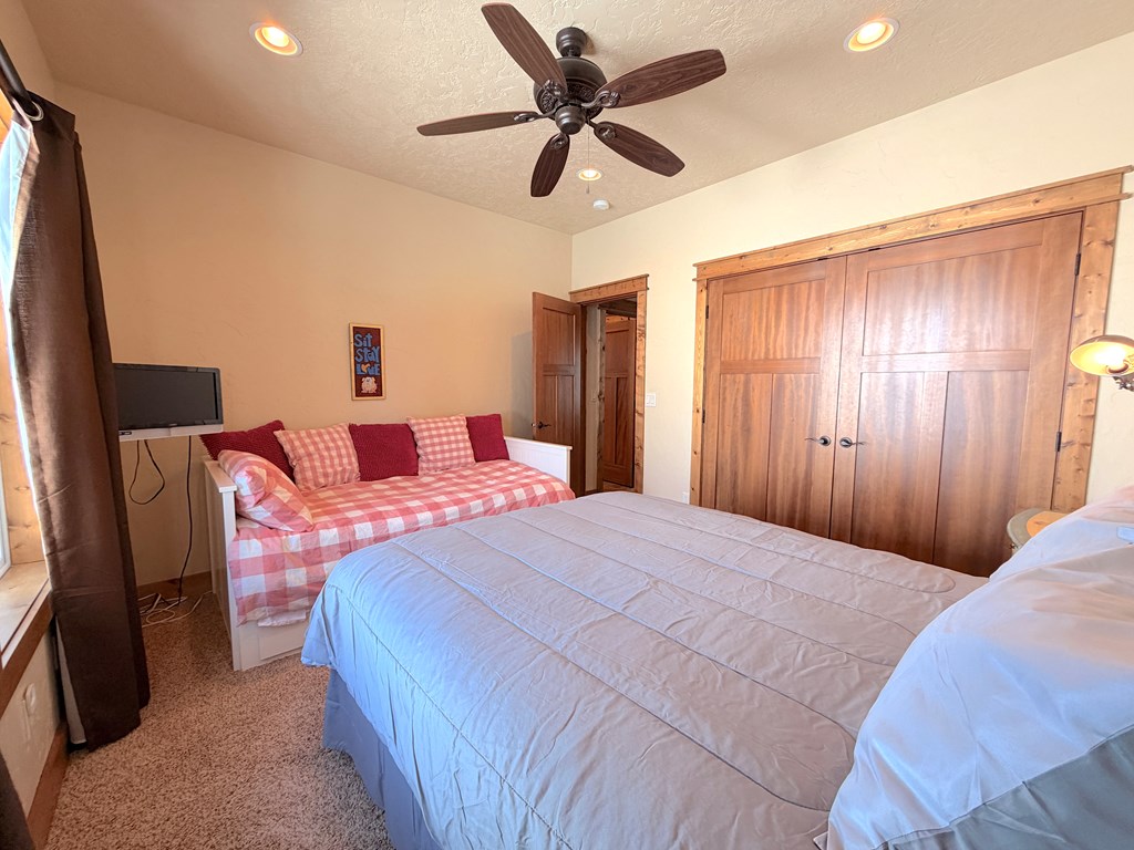 Day Bed for Extra Kids!