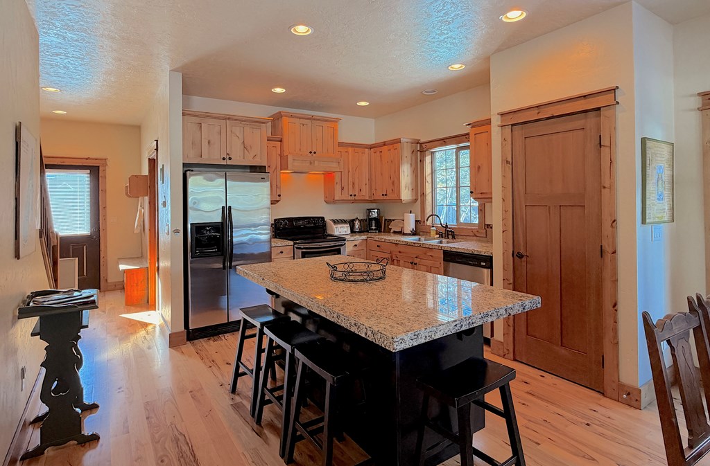 Kitchen w/ Glazed Alder Cabinetry