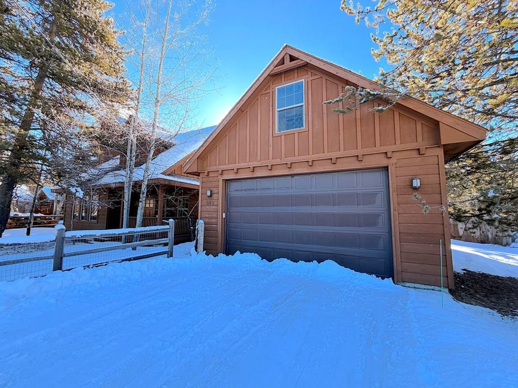 Two Car Garage w/ Guest Room & Bath