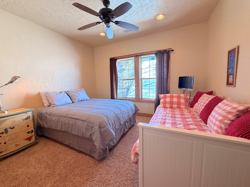 3rd Bedroom Up w/ Queen