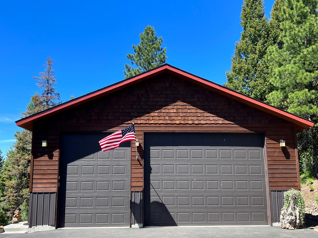 Detached shop 1700 SF