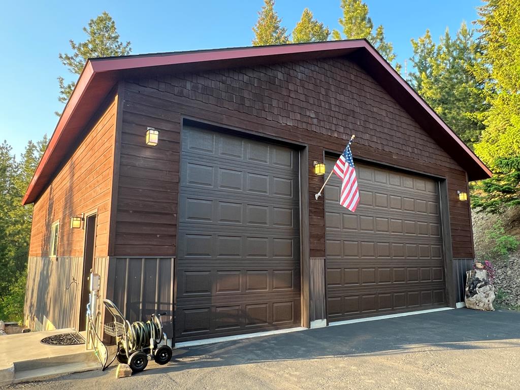 Detached shop with 220