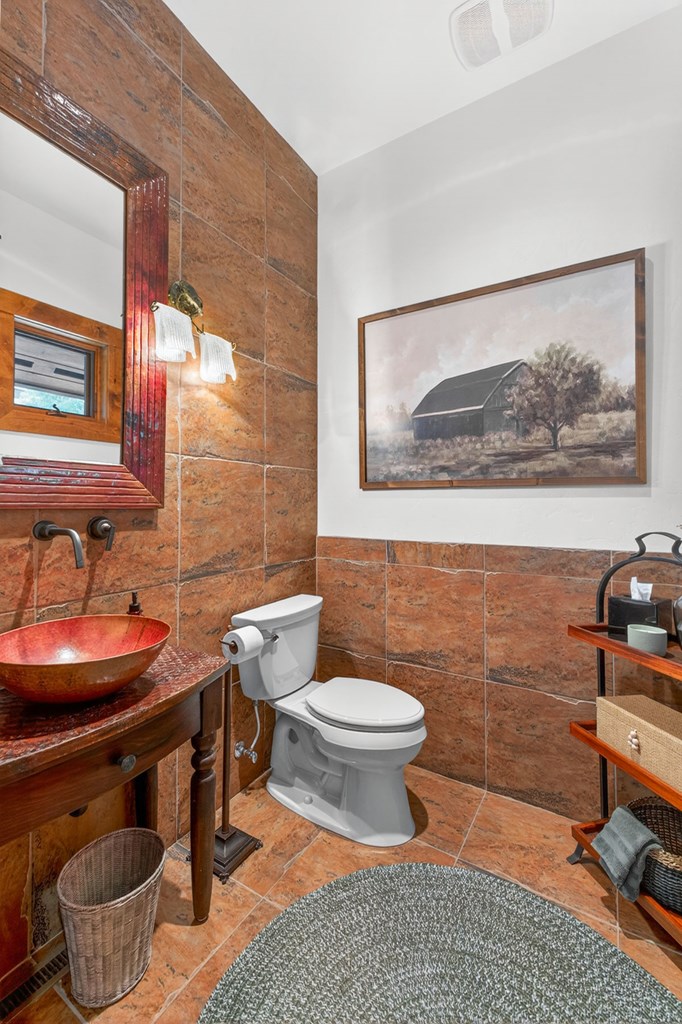 Main Level Powder Bath