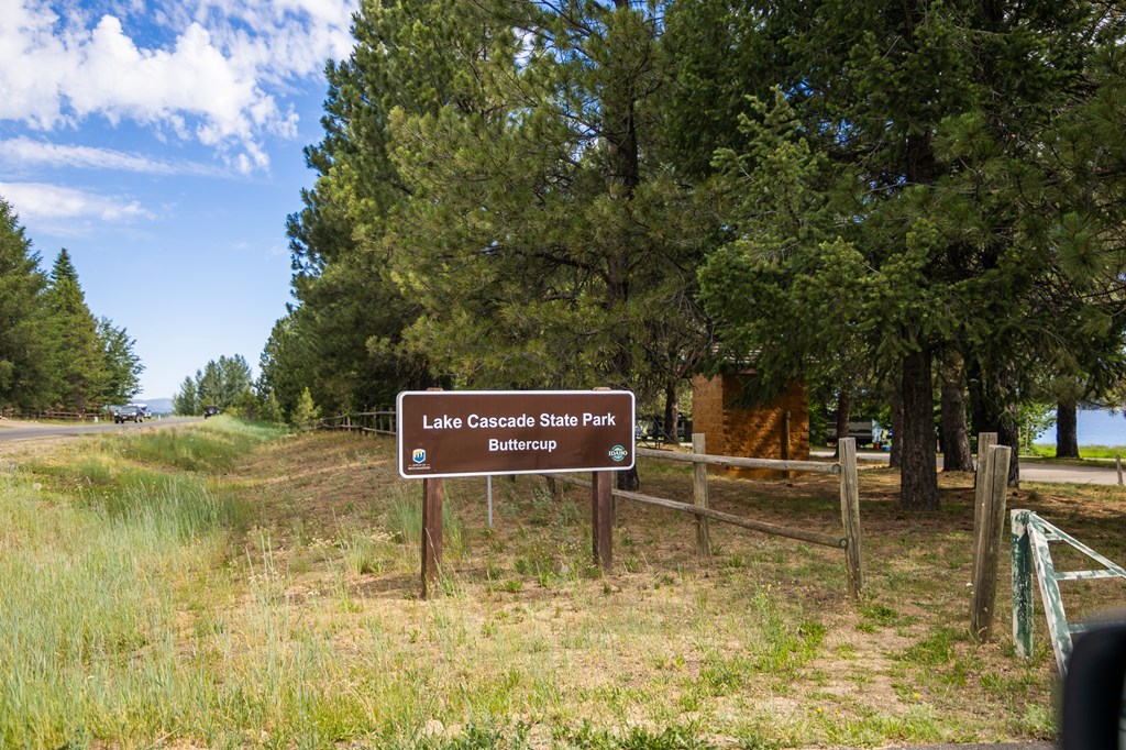 3 minute drive to Buttercup Boat Launch