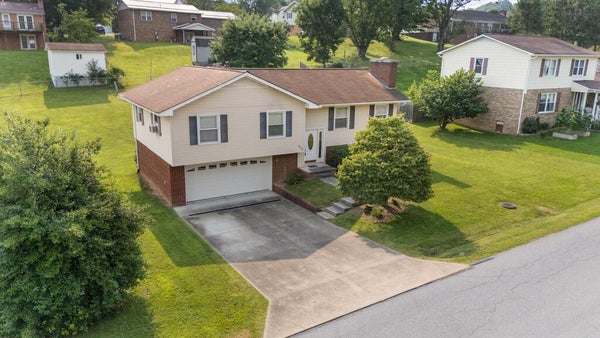 352 PARTRIDGE DR, PRINCETON, WV 24740 - Image ab197a4d8d2ada2a0db7be8603a11b00/2173693442