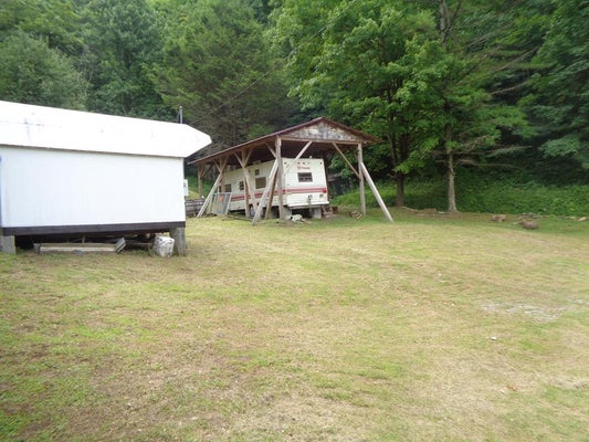 78 ROCHETTI DR, CRUMPLER, WV 24868 - Image f4698c12d1bf75b1c7e92b84b046d2c3/4123181007