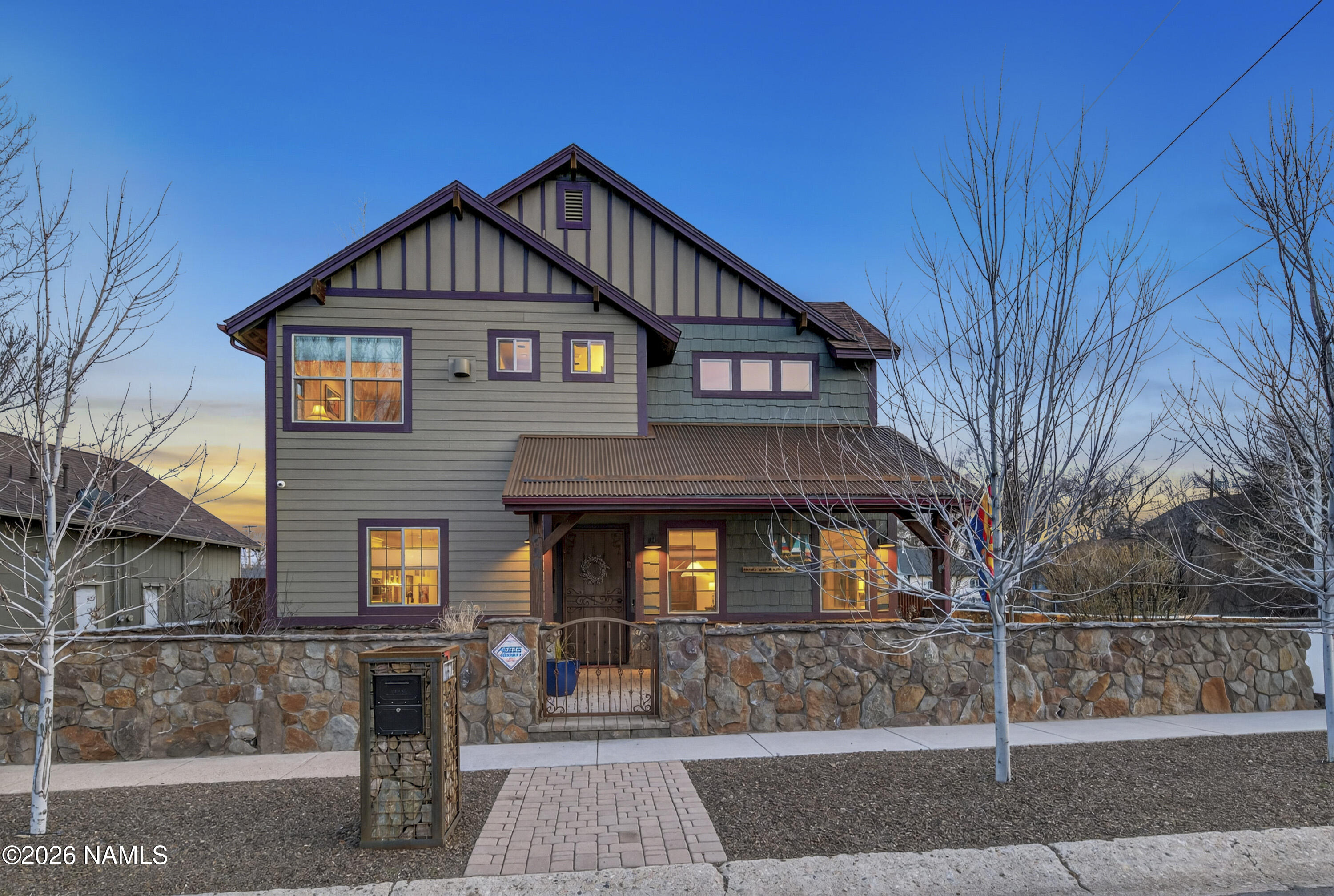 621 W Grand Canyon Avenue