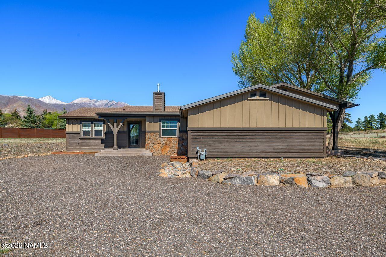 11410 N Crestview Street